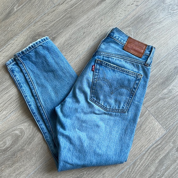 Levi’s x Aritzia 501 - Picture 1 of 4